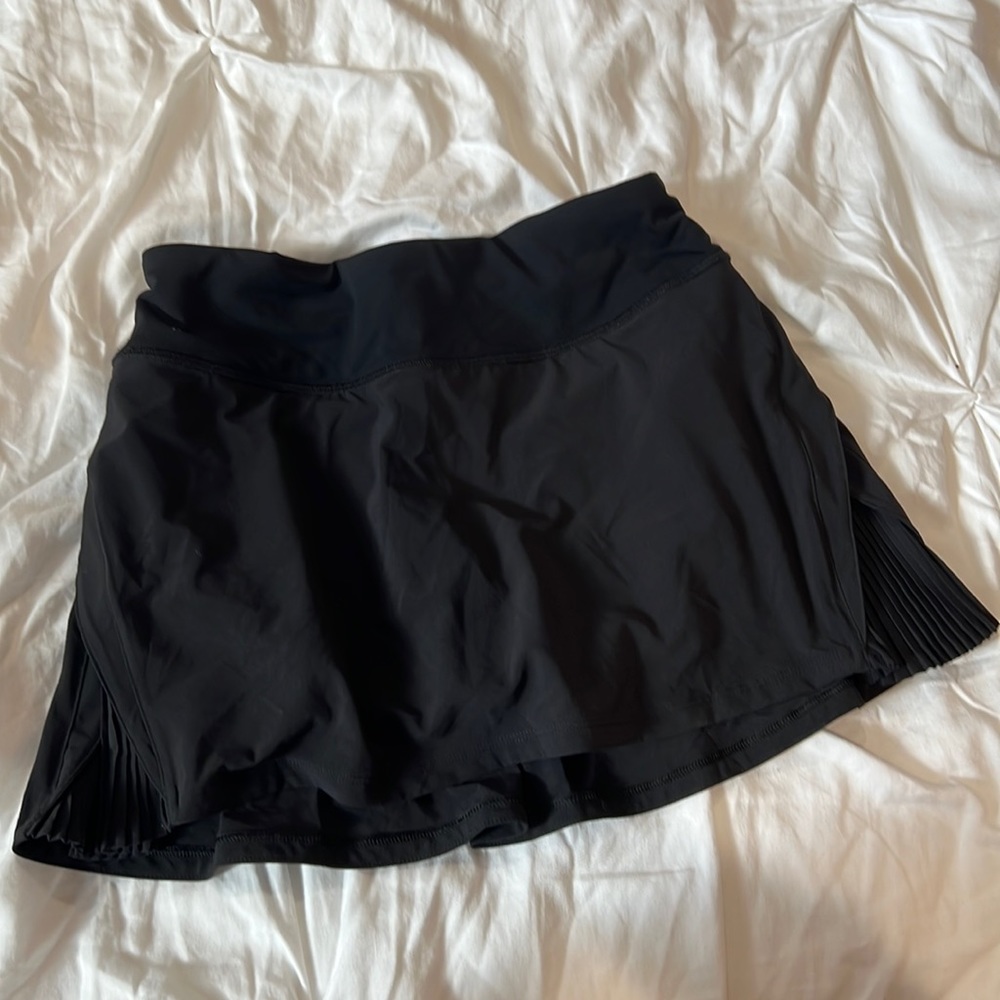 Lululemon play off the pleats mid rise skirt 12” inseam